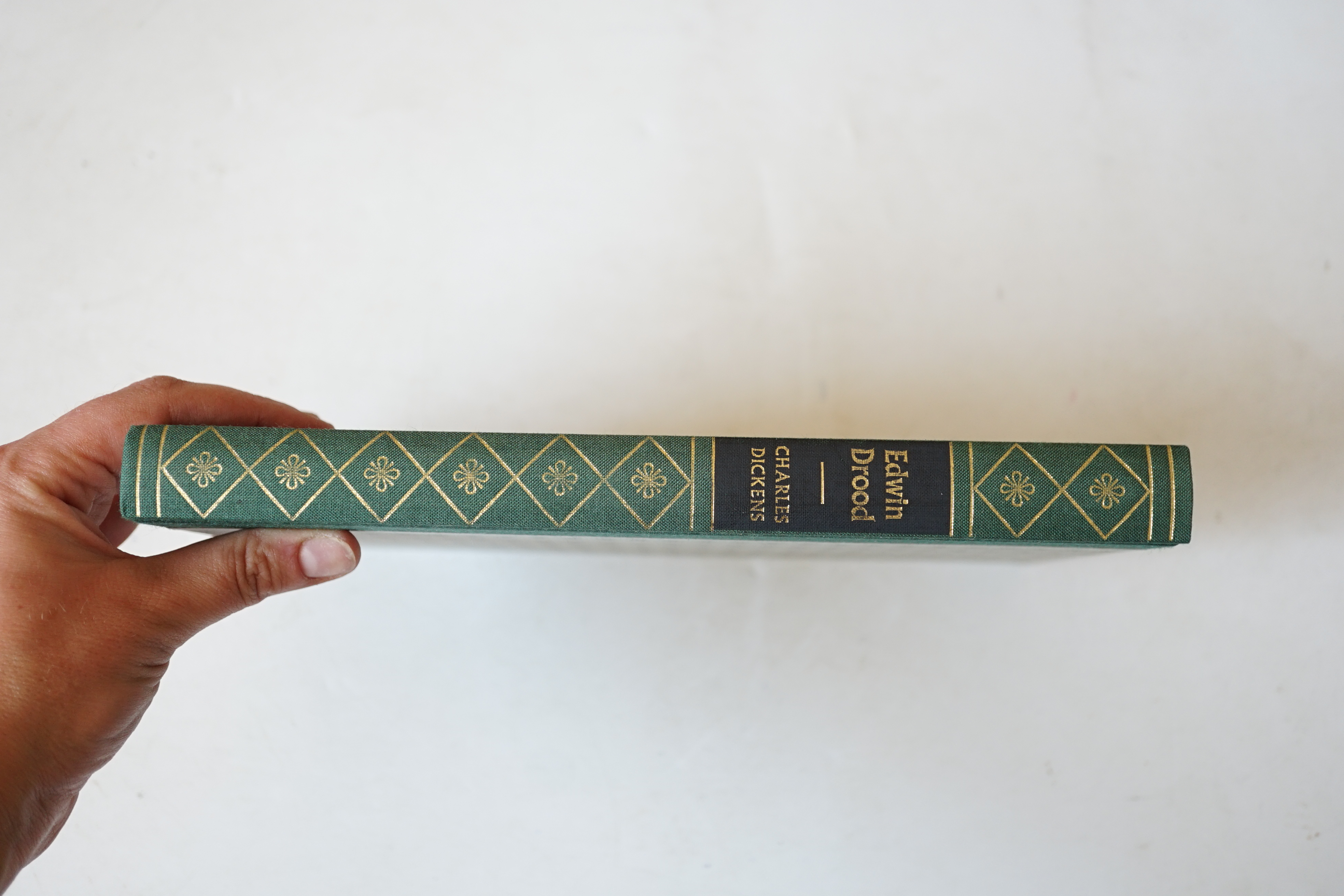 Dickens, Charles - Folio Society Collected Edition, 16 vols. illustrated by Charles Keeping and introductions by Christopher Hibbert; gilt decorated cloth backed patterned boards, coloured tops and e/ps., in slip cases.